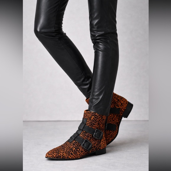 John Fluevog Tudor Sutton velvet leather flat ankle boots leopard 7